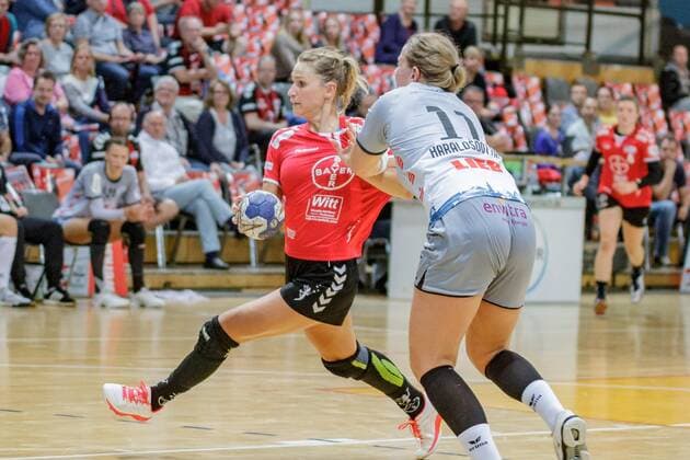 1. Frauen Handball Bundesliga, TSV Bayer 04 Leverkusen - Neckarsulmer SU, Leverkusen, 11.9.2019 Zivile Jurgutyte (TSV Bayer 04 Leverkusen) & Birna Berg Haraldsdottir (Neckarsulmer SU), TSV Bayer 04 Leverkusen - Neckarsulmer SU am 11.9.2019 in der Ostermann Arena, Leverkusen Copyright: xBEAUTIFULxSPORTS MarcxJungex