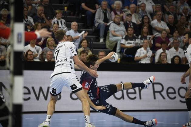Magnus Röd (SG Flensburg-Handewitt) gegen Magnus Landin Jacobsen (THW Kiel), Handball-Bundesliga, Liqui-Moly-HBL, Männer, 5. Spieltag, THW Kiel vs SG Flensburg-Handewitt, 12.09.19 Kiel Sparkassen Arena Schleswig-Holstein Germany
