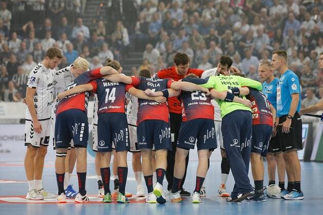 1.Handball Bundesliga THW Kiel - Flensburg Handewitt, Kiel, 12.9.2019 Die beiden Team treffen sich vordem Spiel am Anstoßpunkt Copyright: xBEAUTIFULxSPORTS DRPx