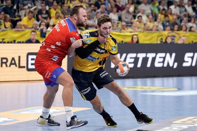 v.li.: Marcel Niemeyer (HBW, 3), Niclas Kirkelokke (Kirkelökke, RNL, 6), Zweikampf, Spielszene, Duell, duel, tackle, tackling, Dynamik, Action, Aktion, 12.09.2019, Mannheim, Handball, Bundesliga, Rhein-Neckar Löwen - HBW Balingen-Weilstetten