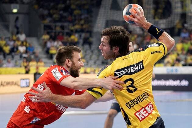v.li.: Gregor Thomann (HBW, 8), Uwe Gensheimer (RNL, 3), Zweikampf, Spielszene, Duell, duel, tackle, tackling, Dynamik, Action, Aktion, 12.09.2019, Mannheim, Handball, Bundesliga, Rhein-Neckar Löwen - HBW Balingen-Weilstetten