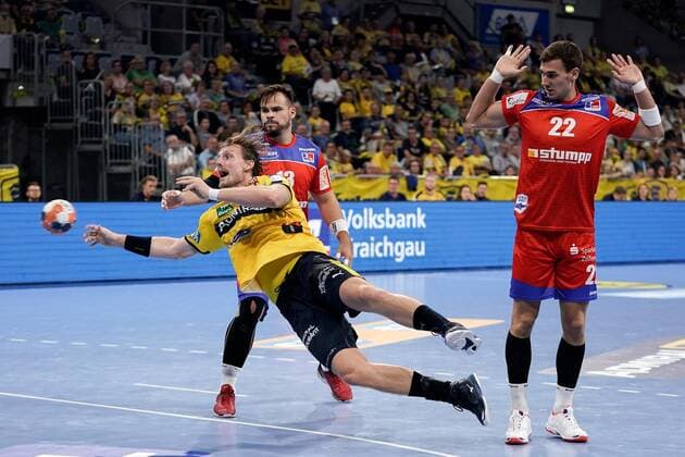 v.li.: Jesper Nielsen (RNL, 36), Benjamin Meschke (HBW, 13), Jona Schoch (HBW, 22), beim Sprungwurf, Wurf, Torwurf, Action, Aktion, Spielszene, 12.09.2019, Mannheim, Handball, Bundesliga, Rhein-Neckar Löwen - HBW Balingen-Weilstetten