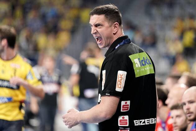 Sport Bilder des Tages Jens Bürkle (Trainer, Cheftrainer, HBW), gibt Anweisungen, gestikuliert, mit den Armen gestikulieren, gives instructions, gesticulate, Einzelbild, Aktion, Action, 12.09.2019, Mannheim, Handball, Bundesliga, Rhein-Neckar Löwen - HBW Balingen-Weilstetten