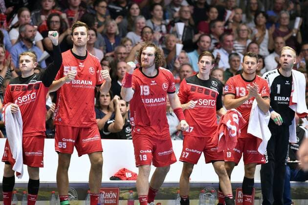 Jubel bei der MT Bank; Timm Schneider (MT Melsungen) (M), Johan Sjoestrand (Torwart MT Melsungen) (R) , GER, MT Melsungen - SC Magdeburg, Handball, 1. Bundesliga Maenner, 12.09.2019, GER, MT Melsungen - SC Magdeburg, Handball, 1. Liga Maenner, 12.09.2019 Kassel Copyright: xEIBNER RolandxSippelx EP_RSL