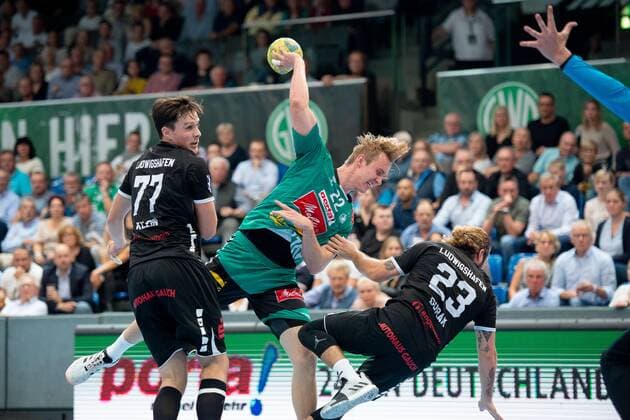 Minden, Deutschland 12.09.2019: 1. Handball-Bundesliga - 2019 2020 - GWD Minden vs. Die Eulen Ludwigshafen (L-R) Jannek Klein (Ludwigshafen), Marian Michalczik (Minden), Pascal Durak (Ludwigshafen) Minden Nordrhein-Westfalen Deutschland Kampa Halle