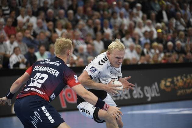 Patrick Wiencek (THW Kiel) gegen Anders Zachariassen (SG Flensburg-Handewitt), Handball-Bundesliga, Liqui-Moly-HBL, Männer, 5. Spieltag, THW Kiel vs SG Flensburg-Handewitt, 12.09.19 Kiel Sparkassen Arena Schleswig-Holstein Germany