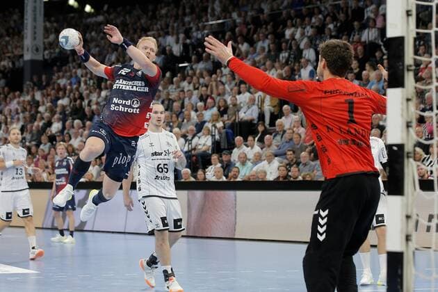 1.Handball Bundesliga THW Kiel - Flensburg Handewitt, Kiel, 12.9.2019 Anders Zachariassen ( Flensburg , 22 ) im Sprungwurf gegen Torwart Niklas Landin Jacobsen ( Kiel, 1 ) Copyright: xBEAUTIFULxSPORTS DRPx