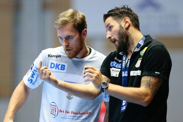 12.09.2019, xtgx, Handball Luqui Moly HBL, MT Melsungen - SC Magdeburg emspor, v.l. Albin Lagergren (Magdeburg, 23), Bennet Wiegert (Magdeburg, Trainer) gibt Anweisungen, gestikuliert mit den Armen, gesticulate, gives instructions Kassel