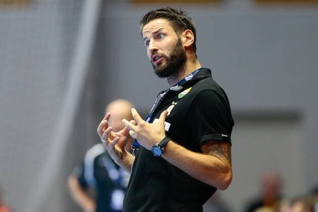 Sport Bilder des Tages 12.09.2019, xtgx, Handball Luqui Moly HBL, MT Melsungen - SC Magdeburg emspor, v.l. Bennet Wiegert (Magdeburg, Trainer) gibt Anweisungen, gestikuliert mit den Armen, gesticulate, gives instructions Kassel