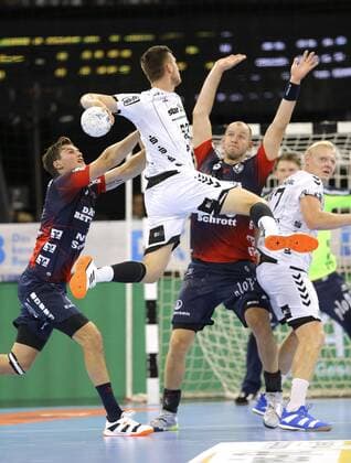 Foto : Nikola Bilyk ( Kiel ) gegen Simon Hald Handball Herren 1. Bundesliga am Do. 12.09.2019 THW Kiel - SG Flensburg