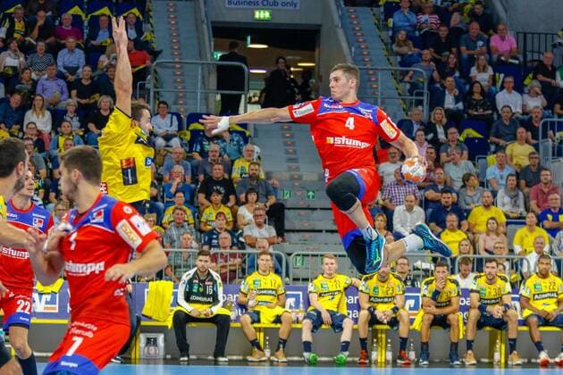 Rhein Neckar Loewen - HBW Balingen-Weilstetten Torschuss von Vladan Lipovina (HBW Balingen-Weilstetten Nr.4), in der Abwehr Rhein Neckar Loewe Romain Lagarde (Nr.8) - beim Bundesligaspiel der Rhein Neckar Löwen gegen HBW Balingen-Weilstetten am 12.09.2019.09.2019 Mannheim. 12.09.19 Handball 9. Spieltag , Mannheim Baden Wuerttemberg Deutschland SAP Arena
