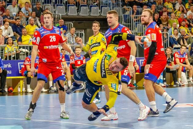 Rhein Neckar Loewen - HBW Balingen-Weilstetten Rhein Neckar Loewe Jannik Kohlbacher (Nr.80) setzt sich am Kreis durch und kommt zum Schuss - beim Bundesligaspiel der Rhein Neckar Löwen gegen HBW Balingen-Weilstetten am 12.09.2019.09.2019 Mannheim. 12.09.19 Handball 9. Spieltag , Mannheim Baden Wuerttemberg Deutschland SAP Arena