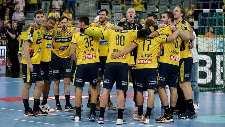 Spieler der Rhein-Neckar-Löwen, Jubel nach dem Schlusspfiff, Sieg, Sieger, Gewinner, jubelt, jubeln, Freude, optimistisch, Highlight, Action, Aktion, im Kreis, Teamkreis, Mannschaftskreis, 12.09.2019, Mannheim (Deutschland), Handball, Bundesliga, Rhein-Neckar Löwen - HBW Balingen-Weilstetten