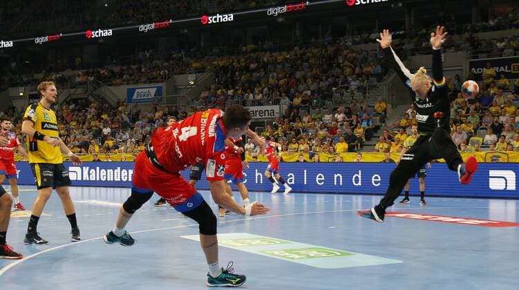 Handball, 1. Bundesliga: Rhein-Neckar-Löwen - HBW Balingen-Weilstetten, 5. Spieltag am 12.09.2019, Saison 2019 20, ZmdZ, Vladan Lipovina (4, Balingen-Weilstetten) scheitert an Mikael Appelgren (1, Torwart, Rhein Neckar Löwen), Rhein-Neckar-Löwen - HBW Balingen-Weilstetten