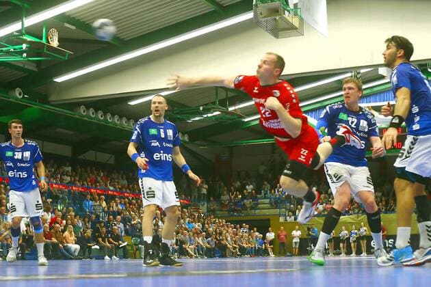 Torwurf von Jonas Link (Bietigheim) Handball 2.Liga 2019 20 EHV Aue - SG BBM Bietigheim am 13.9.2019 EHV Aue - BBM Bietigheim