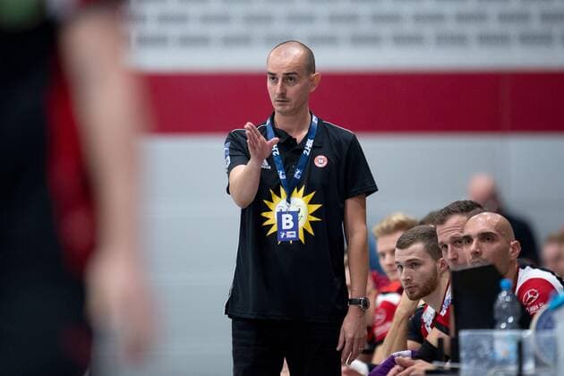 Lübbecke, Deutschland 13.09.2019: 2. Handball-Bundesliga - 2019 2020 - TuS-N-Lübbecke vs. HSG Krefeld Emir Kurtagic (Trainer Lübbecke) Lübbecke Nordrhein-Westfalen Deutschland Merkur Arena