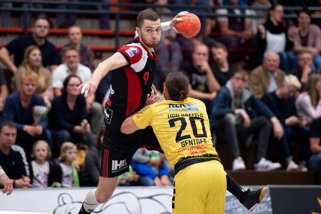 Lübbecke, Deutschland 13.09.2019: 2. Handball-Bundesliga - 2019 2020 - TuS-N-Lübbecke vs. HSG Krefeld (L-R) Dominik Ebner (Lübbecke), Tim Gentges (Krefeld) Lübbecke Nordrhein-Westfalen Deutschland Merkur Arena