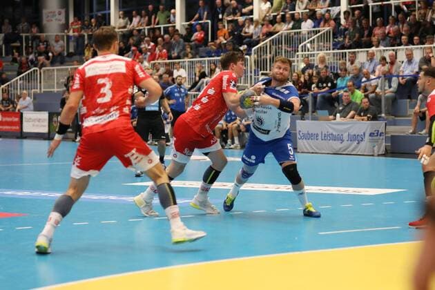 Tomas Sklenak 5 (Huettenberg ),Justin Mueller 25,Jonas Ellwanger 3 GER,Handball,2.Bundesliga, Tusem Essen:TV Huetenberg ,Essen, Stadion Am Hallo Essen Copyright: xEIBNER RonaldxBrendelx EP_RBL