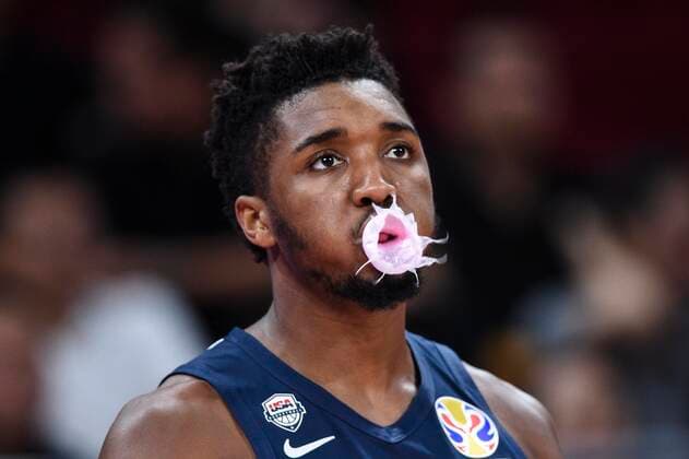 Bilder des Jahres 2019, Sport 09 September Sport Themen der Woche KW37 Sport Bilder des Tages (190914) -- BEIJING, Sept. 14, 2019 -- Donovan Mitchell of the United States blows a bubble before the Classification Games 7-8 between the United States and Poland at the 2019 FIBA World Cup in Beijing, capital of China, on Sept. 14, 2019. ) (SP)CHINA-BEIJING-BASKETBALL-FIBA WORLD CUP-USA VS POL (CN) JuxHuanzong 