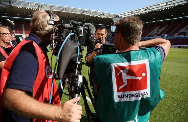 Ante Covic (Trainer Hertha BSC) beim sky Interview, Fussball, 1. Bundesliga: 1. FSV Mainz 05 - Hertha BSC, 4. Spieltag am 14.09.2019, Saison 2019 20, ZmdZ, ** Gemäß den Vorgaben der DFL Deutsche Fußball Liga ist es untersagt, in dem Stadion und oder vom Spiel angefertigte Fotoaufnahmen in Form von Sequenzbildern und oder videoähnlichen Fotostrecken zu verwerten bzw. verwerten zu lassen. DFL regulations prohibit any use of photographs as image sequences and or quasi-video. ** 1. FSV Mainz 05 - Hertha BSC