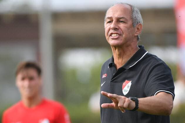 Trainer Reiner Maurer (Türkgücü München) gibt Anweisungen, gestikuliert, mit den Armen gestikulieren, gives instructions, gesticulate, 14.09.2019, Heimstetten (Deutschland), Fussball, Regionalliga Bayern, Türkgücü München - VfB Eichstätt