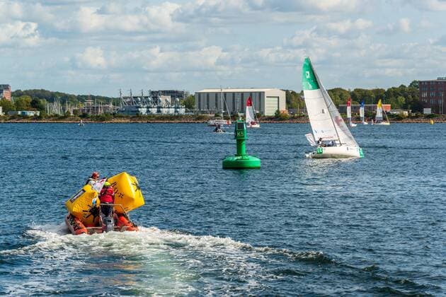In der Kieler Innenförde finden vom 13. bis 15. September Segelregatten der Segelbundesliga statt. Die Wettbewerbe sind von der Kiellinie gut zu beobachten. Kiel Düsternbrook Schleswig-Holstein Deutschland *** From 13 to 15 September sailing regattas of the German Sailing League take place in the Kiel Inner Fjord The competitions can be observed from the keel line Kiel Düsternbrook Schleswig Holstein Germany