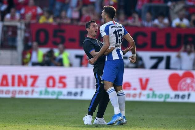 14.09.2019, xfux, Fussball 1.Bundesliga, FSV Mainz 05 - Hertha BSC Berlin, azspor, emspor, v.l. Trainer Ante Covic (Hertha BSC Berlin), Marko Grujic (Hertha BSC Berlin) Torjubel, Goal celebration, celebrate the goal zum 1:1 (DFL DFB REGULATIONS PROHIBIT ANY USE OF PHOTOGRAPHS as IMAGE SEQUENCES and or QUASI-VIDEO) Mainz