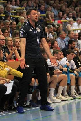 2.Bundesliga Handball VfL Luebeck-Schwartau - HC Elbflorenz 2006 14.09.2019, Hansehalle Luebeck, GER, VfL Luebeck-Schwartau - HC Elbflorenz 2006 im Bild picture shows Trainer Piotr Przybecki VfL Luebeck-Schwartau ist fassungslos, verwundert.