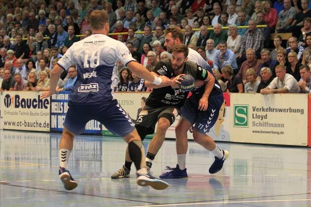 2.Bundesliga Handball VfL Luebeck-Schwartau - HC Elbflorenz 2006 14.09.2019, Hansehalle Luebeck, GER, VfL Luebeck-Schwartau - HC Elbflorenz 2006 im Bild picture shows Sebastian Greß Gress (HC Elbflorenz 2006) setzt sich gegen Martin Waschul VfL Luebeck-Schwartau und Jasper Bruhn VfL Luebeck-Schwartau durch.