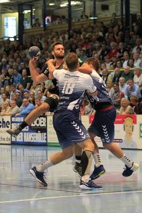 2.Bundesliga Handball VfL Luebeck-Schwartau - HC Elbflorenz 2006 14.09.2019, Hansehalle Luebeck, GER, VfL Luebeck-Schwartau - HC Elbflorenz 2006 im Bild picture shows Sebastian Greß Gress (HC Elbflorenz 2006) setzt sich gegen Martin Waschul VfL Luebeck-Schwartau und Jasper Bruhn VfL Luebeck-Schwartau durch.