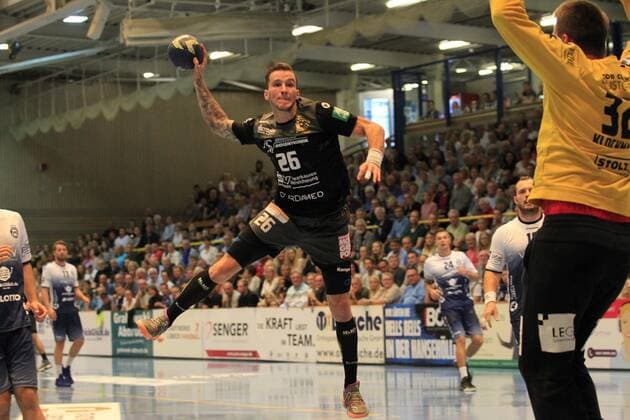 2.Bundesliga Handball VfL Luebeck-Schwartau - HC Elbflorenz 2006 i14.09.2019, Hansehalle Luebeck, GER, VfL Luebeck-Schwartau - HC Elbflorenz 2006 im Bild picture shows Marek Vanco (HC Elbflorenz 2006) im Sprungwurf auf das Tor von Torwart Dennis Klockmann VfL Luebeck-Schwartau.