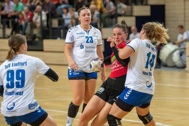 Pia Dietz (SV Union Halle) setzt sich durch SV Union Halle-Neustadt (Wildcats) vs. TuS Lintfort Handball 2.Bundesliga - Saison 2019 2020 Copyright: xVIADATAx xHolgerxJohnx Halle Saale Sachsen-Anhalt Deutschland