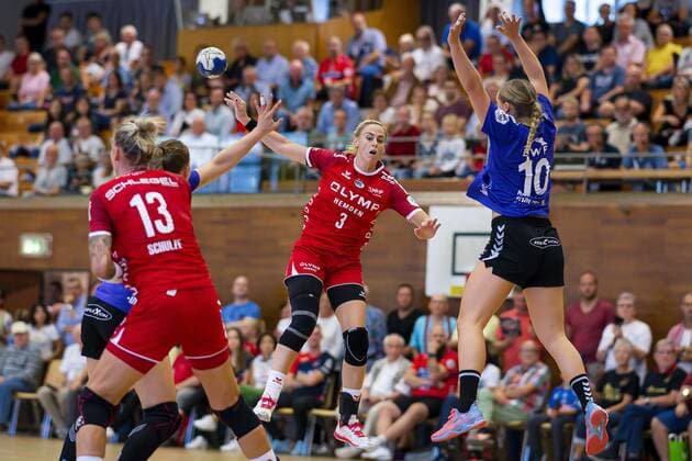 Bietigheim, Deutschland 14. September 2019: HBF - 19 20 - SG BBM Bietigheim vs. HSG Bad Wildungen Vipers v.li. Luisa Schulze (Bietigheim), Maura Visser (Bietigheim), Maxi M?hlner Muehlner (Bad Wildungen) Bietigheim-Bissingen Halle am Viadukt Baden-Württemberg Deutschland