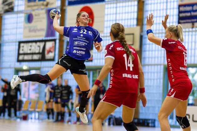 Bietigheim, Deutschland 14. September 2019: HBF - 19 20 - SG BBM Bietigheim vs. HSG Bad Wildungen Vipers v.li. Marieke Blase (Bad Wildungen), Karolina Kudlacz-Gloc (Bietigheim), Kim Naidzinavicius (Bietigheim) Bietigheim-Bissingen Halle am Viadukt Baden-Württemberg Deutschland