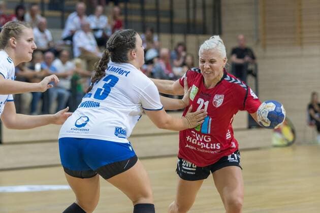 GER, Handball, Frauen, 2.Bundesliga, SV Union Halle-Neustadt gegen TuS Lintfort, 14.09.2019, Sophie Lütke (Union Halle) (r.) gegen Jana Willing (Lintfort) (M.) Halle Erdgas Sportarena ST Deutschland