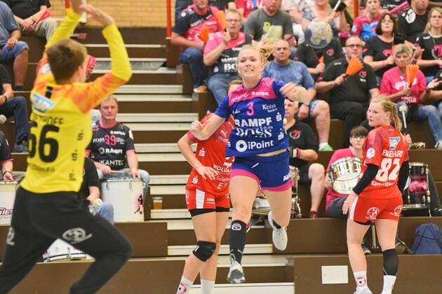 Kartazyna Janiszewska (TusSies Metzingen 3) gegen Johanna Wiethoff (Kurpfalz Baeren 66) im Tor TusSies Metzingen, Handball, HBF, Ligaspiel, 14.09.2019, Foto:TBaur Eibner Kurpfalz Baeren vs. TusSies Metzingen Ketsch Copyright: xEIBNER TobiasxBaurx EP_TBR