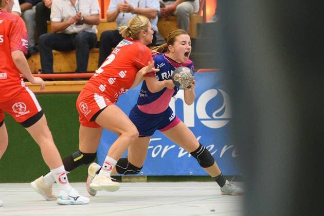 Bo van Wetering (TusSies Metzingen 7) gegen Saskia Fackel (Kurpfalz Baeren 22) TusSies Metzingen, Handball, HBF, Ligaspiel, 14.09.2019, Foto:TBaur Eibner Kurpfalz Baeren vs. TusSies Metzingen Ketsch Copyright: xEIBNER TobiasxBaurx EP_TBR