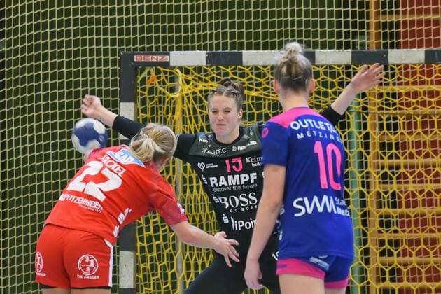 Madita Kohorst (TusSies Metzingen 15) im Tor gegen Saskia Fackel (Kurpfalz Baeren 22) TusSies Metzingen, Handball, HBF, Ligaspiel, 14.09.2019, Foto:TBaur Eibner Kurpfalz Baeren vs. TusSies Metzingen Ketsch Copyright: xEIBNER TobiasxBaurx EP_TBR