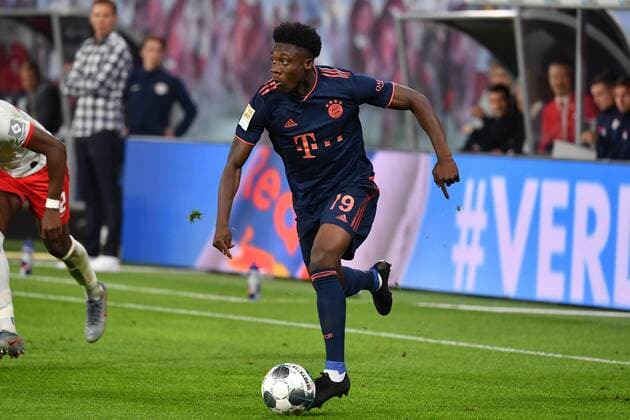 Alphonso DAVIES (Bayern Muenchen), Aktion,Einzelaktion,Einzelbild, Freisteller,Ganzkoerperaufnahme,ganze Figur. Fussball 1. Bundesliga, 4.Spieltag,Spieltag04, RB Leipzig (L) - FC Bayern Muenchen (M) , am 14.09.2019 in LEIPZIG 1-1. R E D B U L L A R E N A, DFL REGULATIONS PROHIBIT ANY USE OF PHOTOGRAPHS AS IMAGE SEQUENCES AND OR QUASI-VIDEO.
