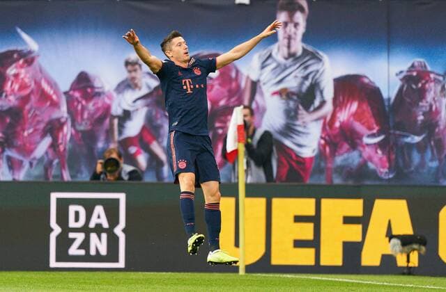 Robert LEWANDOWSKI, FCB 9 celebrates his goal, happy, laugh, celebration, 0-1 RB LEIPZIG - FC BAYERN MUNICH 1-1 - DFL REGULATIONS PROHIBIT ANY USE OF PHOTOGRAPHS as IMAGE SEQUENCES and or QUASI-VIDEO - 1.German Soccer League , Leipzig, Germany, September 14, 2019 Season 2019 2020, matchday 4, FCB, Red Bull, München