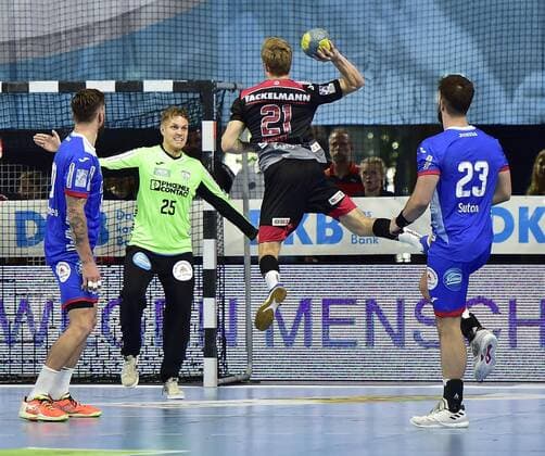 15.09.2019 - Handball - 1. Bundesliga DKB HBL - Saison 2019 2020 - 05. Spieltag: HC Erlangen Metropolregion Nürnberg HCE - TBV Lemgo Lippe - OGo - Peter Johannesson (25, TBV Lemgo ) Christopher Bissel (21, HC Erlangen HCE )