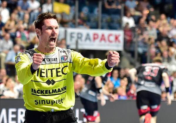 15.09.2019 - Handball - 1. Bundesliga DKB HBL - Saison 2019 2020 - 05. Spieltag: HC Erlangen Metropolregion Nürnberg HCE - TBV Lemgo Lippe - OGo - Carsten Lichtlein (1, HC Erlangen HCE ) Jubel Freude *** 15 09 2019 Handball 1 Bundesliga DKB HBL Season 2019 2020 05 Matchday HC Erlangen Metropolregion Nürnberg HCE TBV Lemgo Lippe OGo Carsten Lichtlein 1, HC Erlangen HCE Jubel Freude
