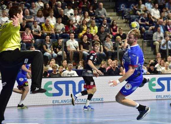 15.09.2019 - Handball - 1. Bundesliga DKB HBL - Saison 2019 2020 - 05. Spieltag: HC Erlangen Metropolregion Nürnberg HCE - TBV Lemgo Lippe - OGo - Carsten Lichtlein (1, HC Erlangen HCE ) Christian Klimek (69, TBV Lemgo )