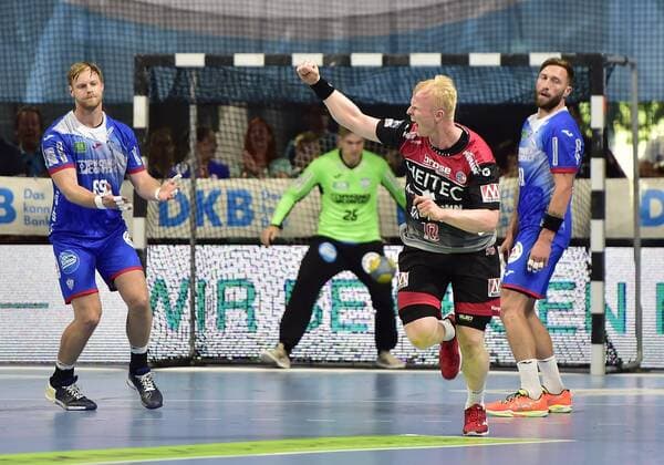15.09.2019 - Handball - 1. Bundesliga DKB HBL - Saison 2019 2020 - 05. Spieltag: HC Erlangen Metropolregion Nürnberg HCE - TBV Lemgo Lippe - OGo - Christian Klimek (69, TBV Lemgo ) Sebastian Firnhaber (18, HC Erlangen HCE ) Torjubel Jubel Freude