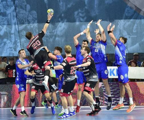 15.09.2019 - Handball - 1. Bundesliga DKB HBL - Saison 2019 2020 - 05. Spieltag: HC Erlangen Metropolregion Nürnberg HCE - TBV Lemgo Lippe - OGo - Nico Büdel (20, HC Erlangen ) Jan Schäffer (25, HC Erlangen HCE )l7<