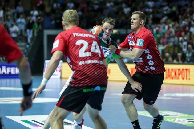 Deutschland,Wetzlar, Rittal-Arena, 15.09.2019, Handball,1. Liqui Moly HBL Bundesliga, 5.Spieltag, HSG Wetzlar - HSG Nordhorn-Lingen Bild: v.li.Anton Prakapenia (Nordhorn-Lingen, 24),Lenny Rubin (HSG Wetzlar, 44),Luca de Boer (Nordhorn-Lingen, 19) Copyright: HMBxMedia ThomasxJäger