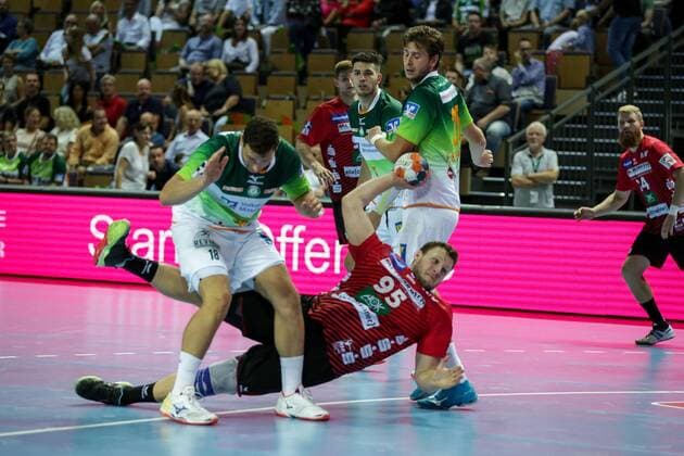 Deutschland,Wetzlar, Rittal-Arena, 15.09.2019, Handball,1. Liqui Moly HBL Bundesliga, 5.Spieltag, HSG Wetzlar - HSG Nordhorn-Lingen Bild: v.li.Nils Torbruegge (HSG Wetzlar, 18),Dominik Kalafut (Nordhorn-Lingen, 95),Olle Forsell-Schefvert (HSG Wetzlar, 25) Copyright: HMBxMedia ThomasxJäger