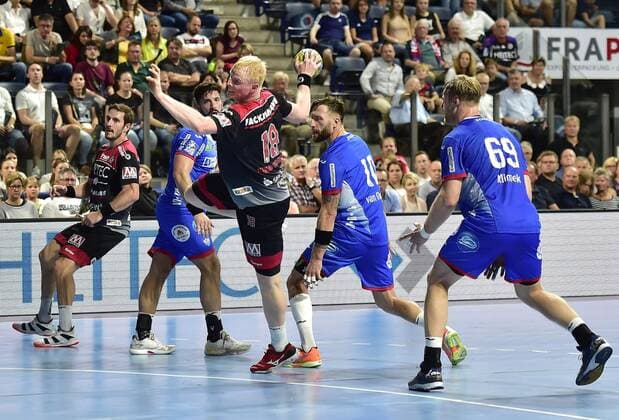 15.09.2019 - Handball - 1. Bundesliga DKB HBL - Saison 2019 2020 - 05. Spieltag: HC Erlangen Metropolregion Nürnberg HCE - TBV Lemgo Lippe - OGo - Sebastian Firnhaber (18, HC Erlangen HCE )