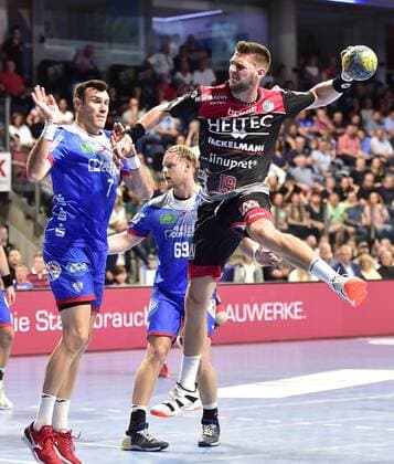 15.09.2019 - Handball - 1. Bundesliga DKB HBL - Saison 2019 2020 - 05. Spieltag: HC Erlangen Metropolregion Nürnberg HCE - TBV Lemgo Lippe - OGo - Isaias Guardiola (7, TBV Lemgo ) Sime Ivic (19, HC Erlangen HCE )