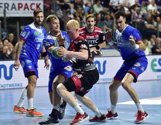 15.09.2019 - Handball - 1. Bundesliga DKB HBL - Saison 2019 2020 - 05. Spieltag: HC Erlangen Metropolregion Nürnberg HCE - TBV Lemgo Lippe - OGo - Christian Klimek (69, TBV Lemgo ) Sebastian Firnhaber (18, HC Erlangen HCE )